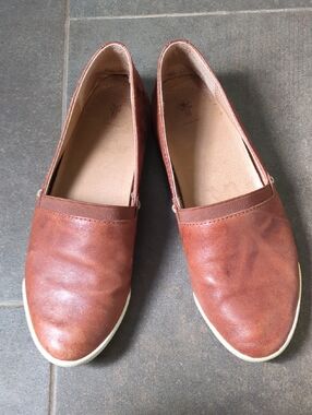 Frye Women's Melanie Cognac Leather Slip-On Flats